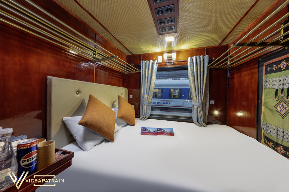 VIP 1 Cabin - Queen Bed