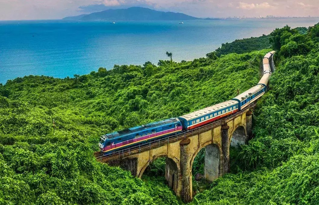 Choosing the Best Way to Travel from Hanoi to Danang