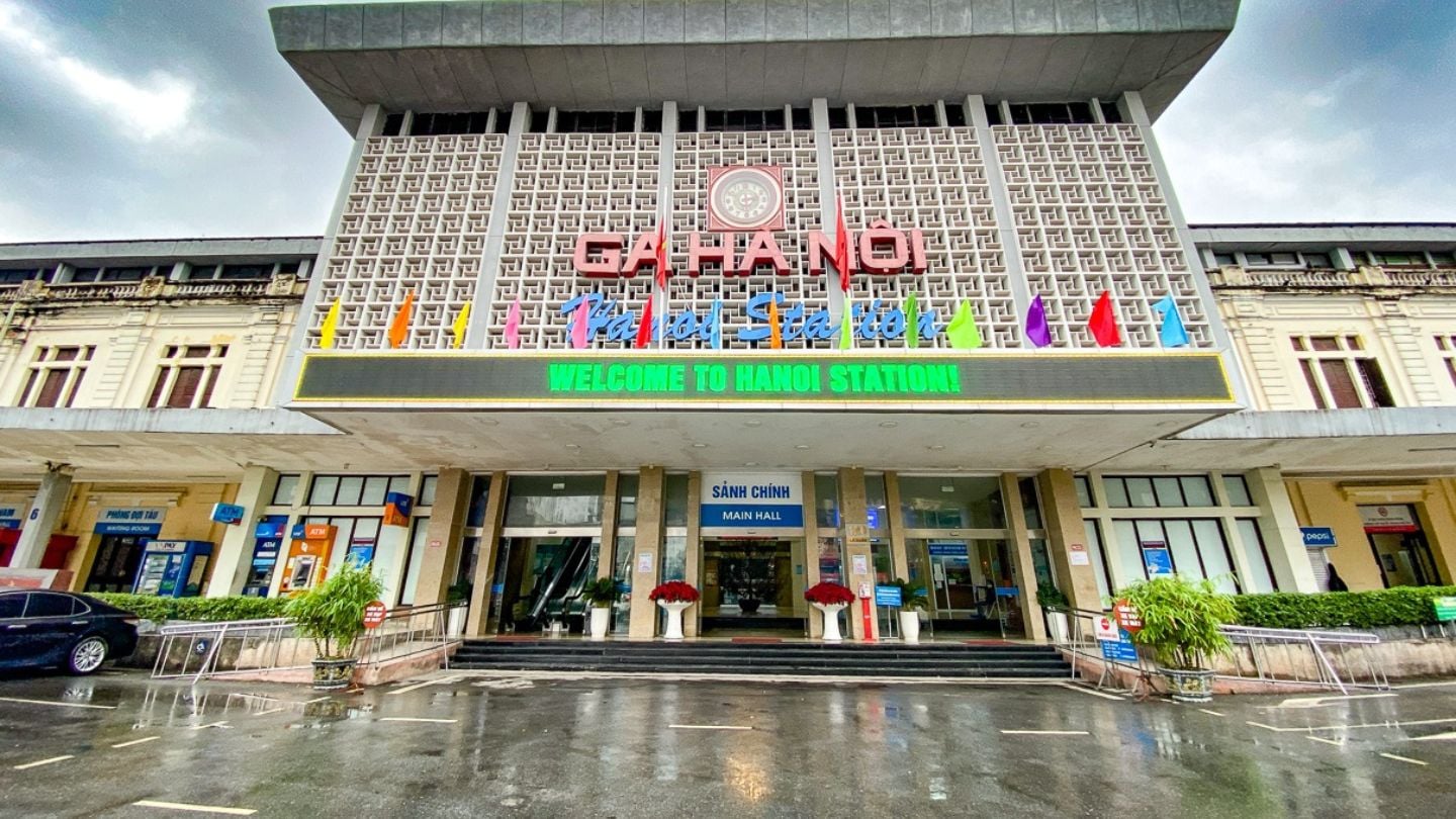 Hanoi Railway Station 4 main hall entrance of hanoi gas station