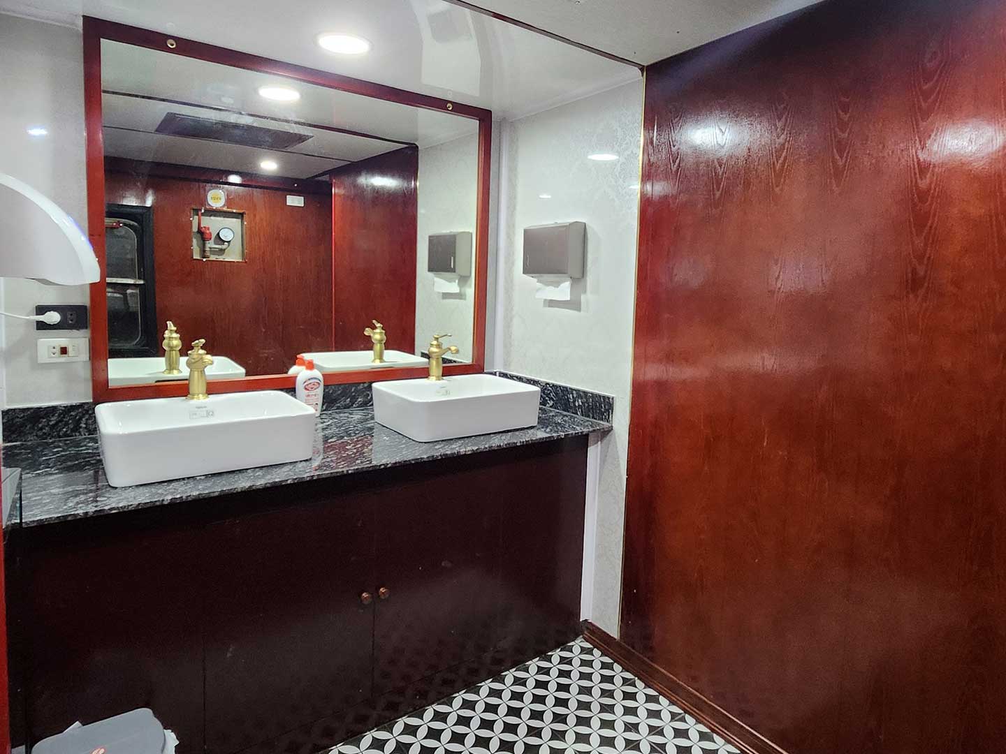 Vicsapa Train – Cabins, Schedule & Prices 7 vic sapa train form hanoi to sapa 3