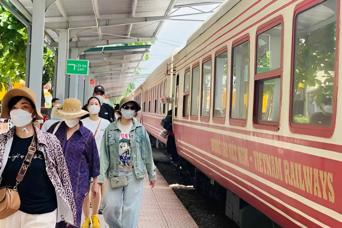 Facilities at Hai Phong Railway Station Facilities at Hai Phong Railway Station
