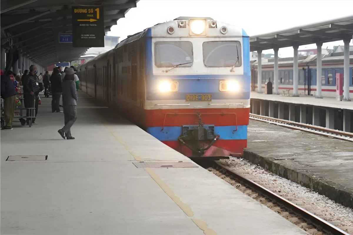 Train Schedules and Popular Routes